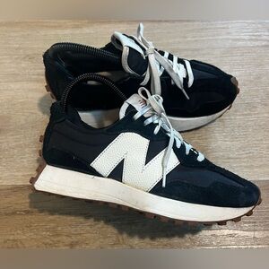 New Balance 327 sneakers Black and Cream women’s US size 6.5